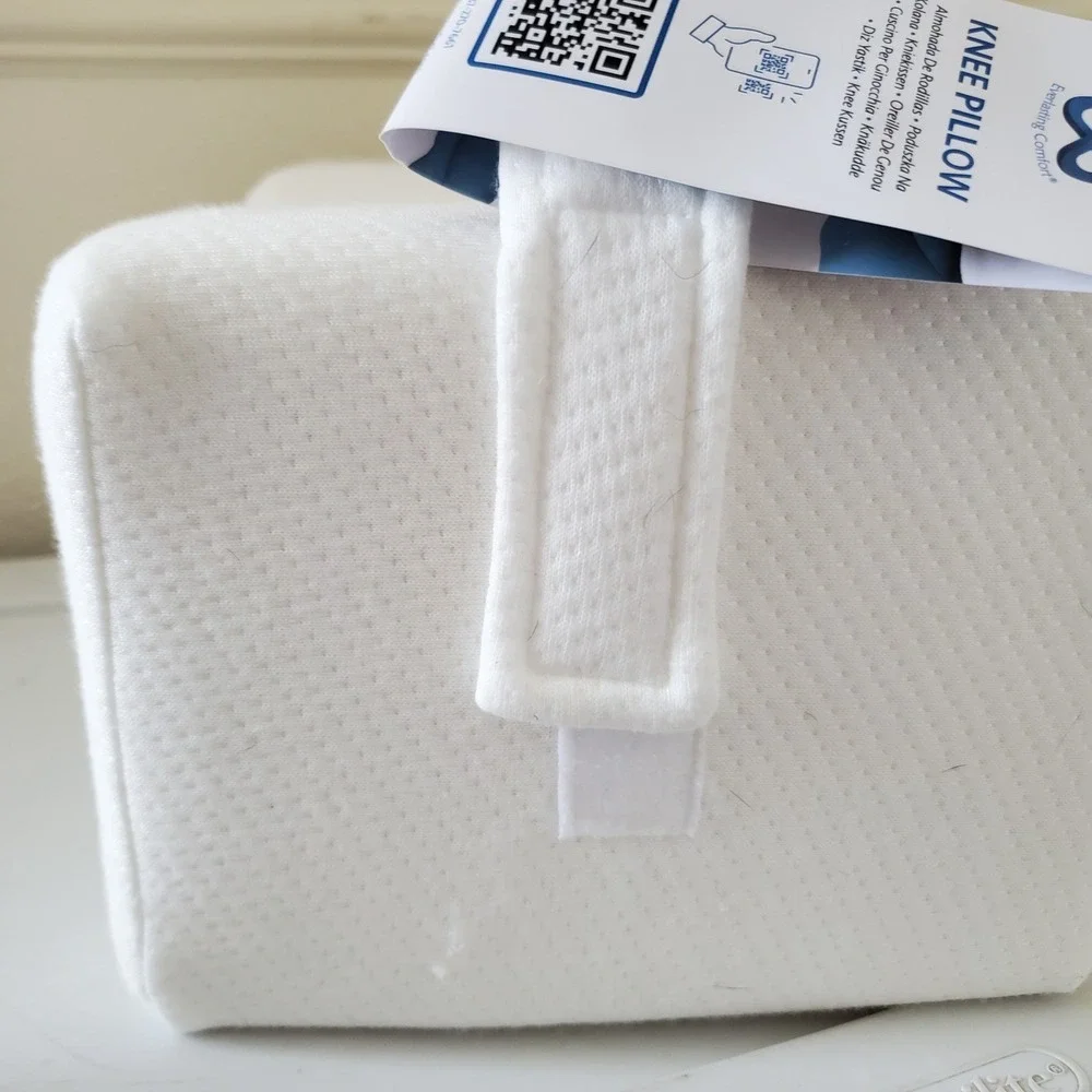 Everlasting Comfort Memory Foam Knee Pillow for Side Sleepers White with Strap